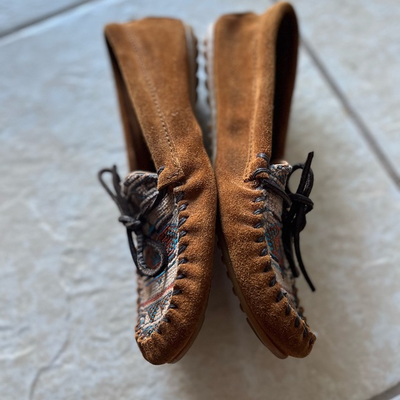 Minnetonka Moccasin size 8.5 brown color suede - Picture 9 of 9